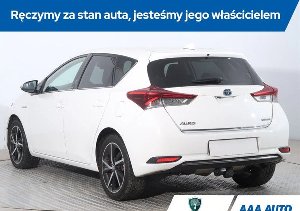 Toyota Auris cena 77000 przebieg: 44040, rok produkcji 2017 z Jedwabne małe 301